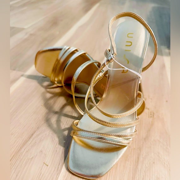 Unisa Shoes - NWOB‼️ Gold Unisa Block Heels